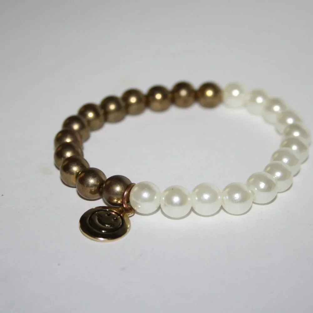 😊 Gold & Faux Pearl Smiley Face Charm Bracelet · 7